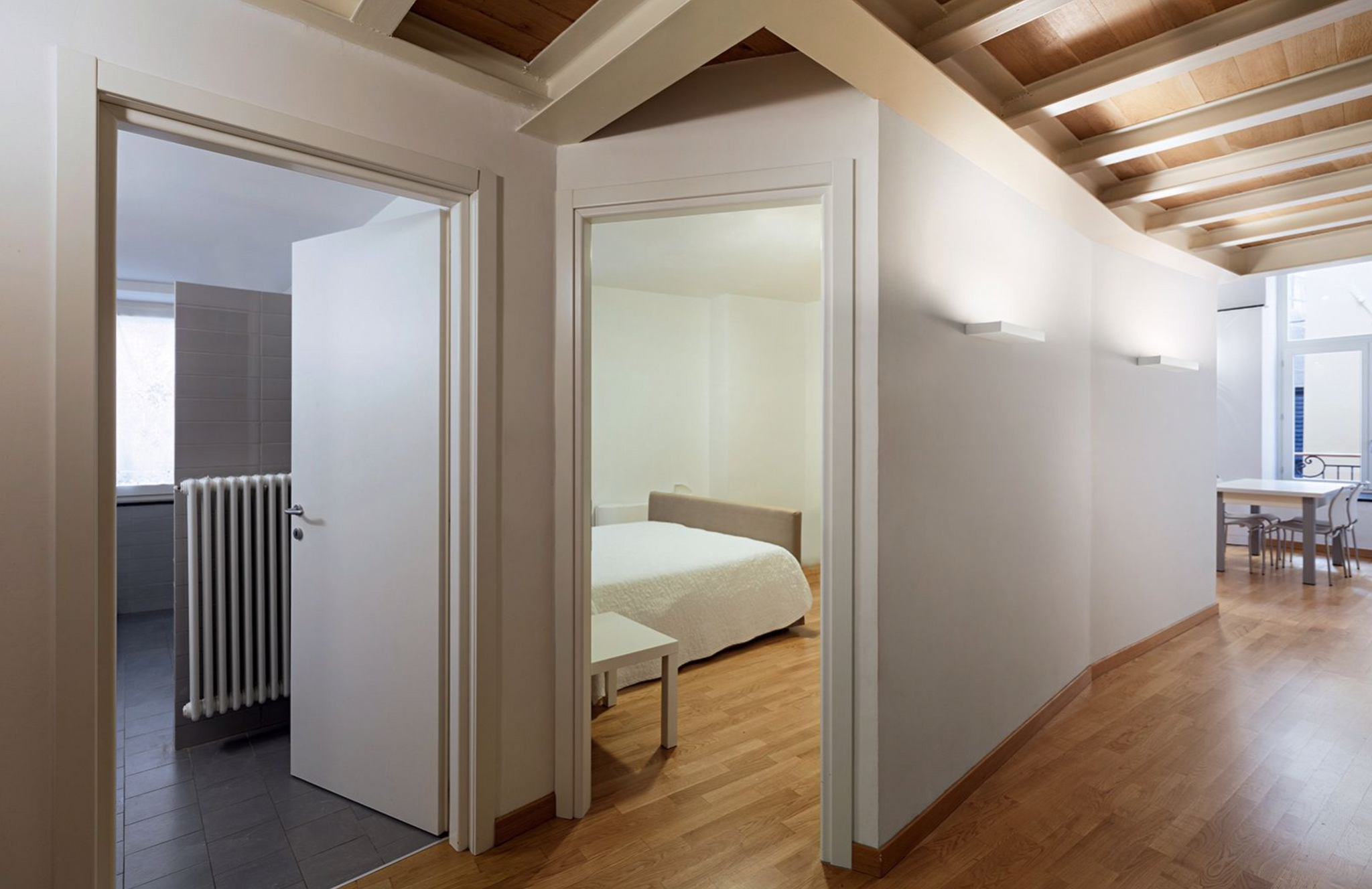 LINEALIGHT REGOLO APPLIQUE LED 24W 3000K 24CM LUCE BIANCA C. ALLUM BIANCO MONOEMISSIONE