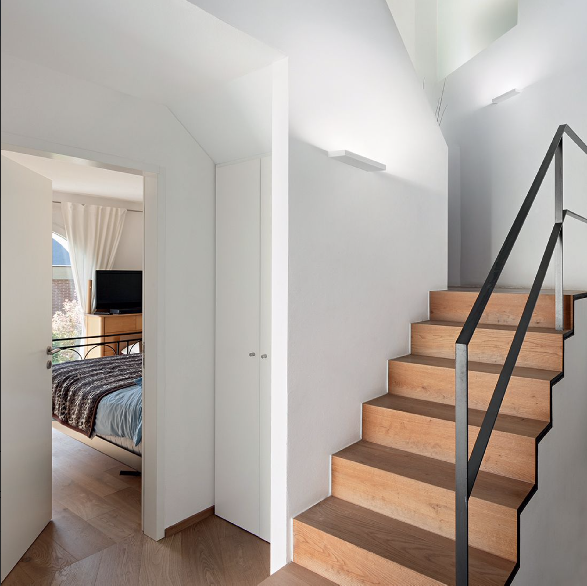 LINEALIGHT REGOLO APPLIQUE LED 24W 3000K 24CM LUCE BIANCA C. ALLUM BIANCO MONOEMISSIONE