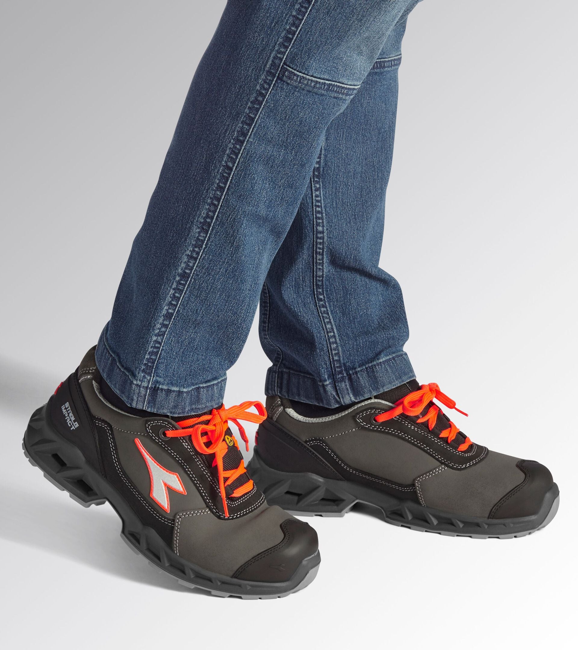 Scarpe Antinfortunistiche DiadoraUtility SHARK STA IMP LEAT LOW S3S FO SR SC ESD