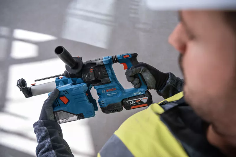 Kit Bosch Professional 18V Trapano avvitatore, Martello perforatore, smerigliatrice angolare, batterie + caricabatterie, borsa