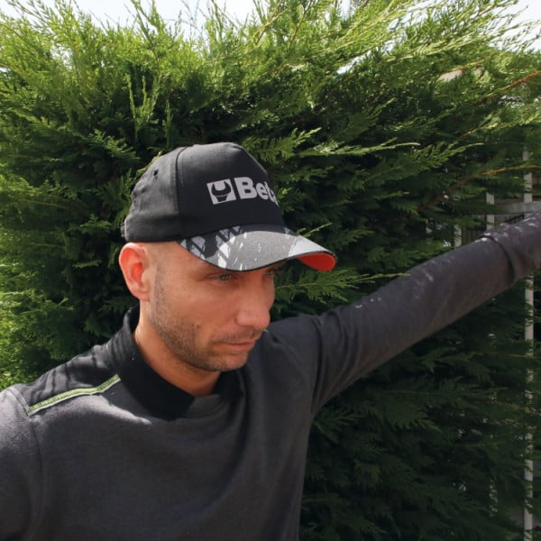 Cappellino Beta nero, design classico con visiera curva